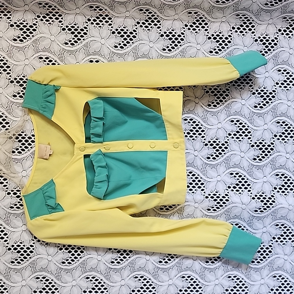 Lyn around blouse top